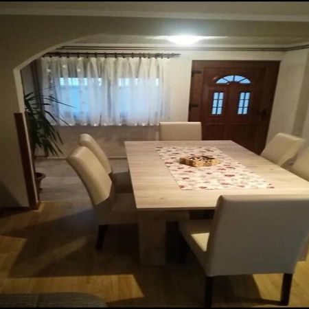 Apartman Anna Ogulin Buitenkant foto