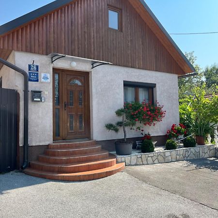 Apartman Anna Ogulin Buitenkant foto