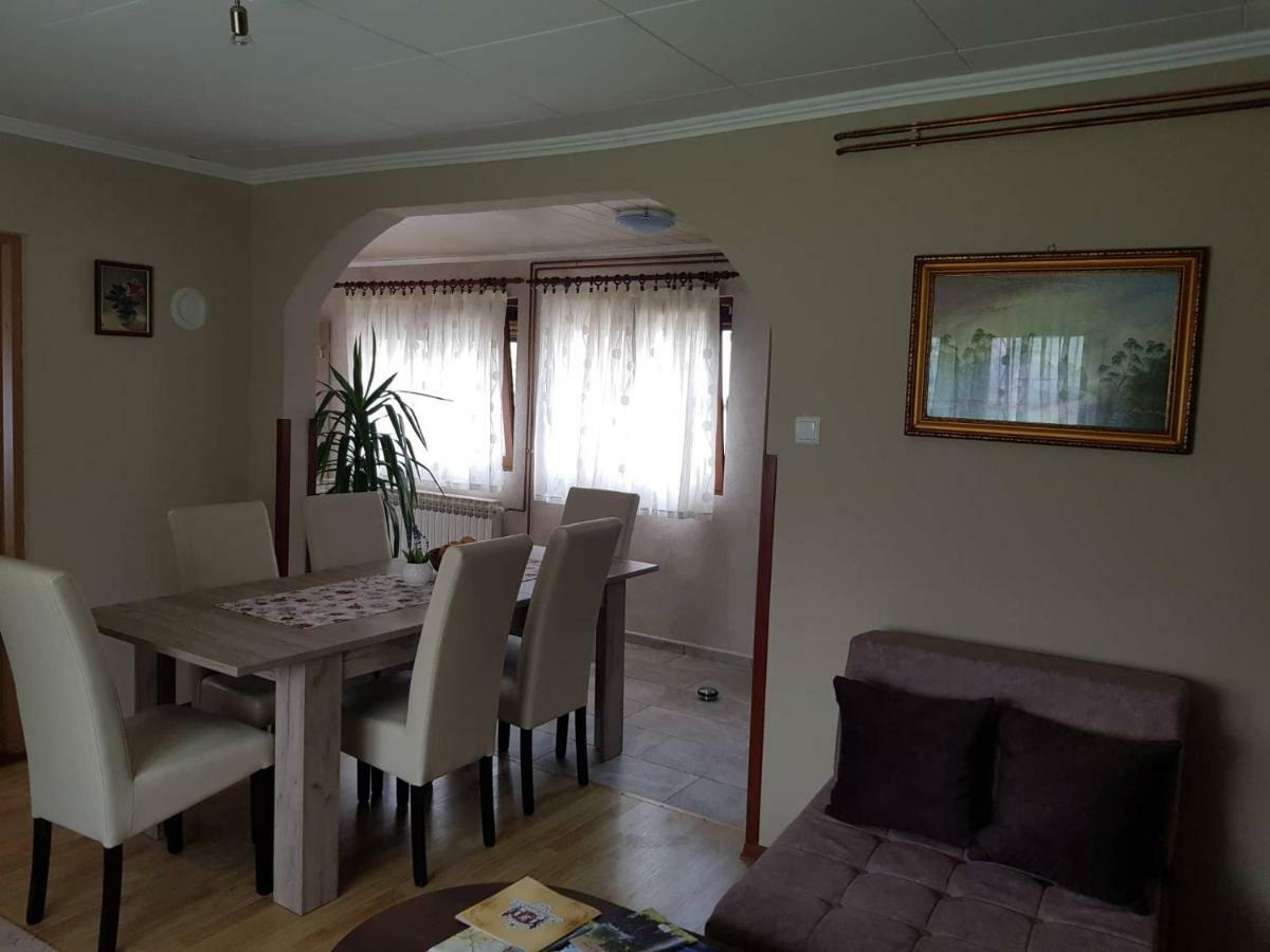 Apartman Anna Ogulin Buitenkant foto