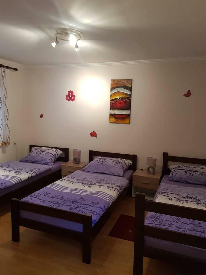 Apartman Anna Ogulin Buitenkant foto
