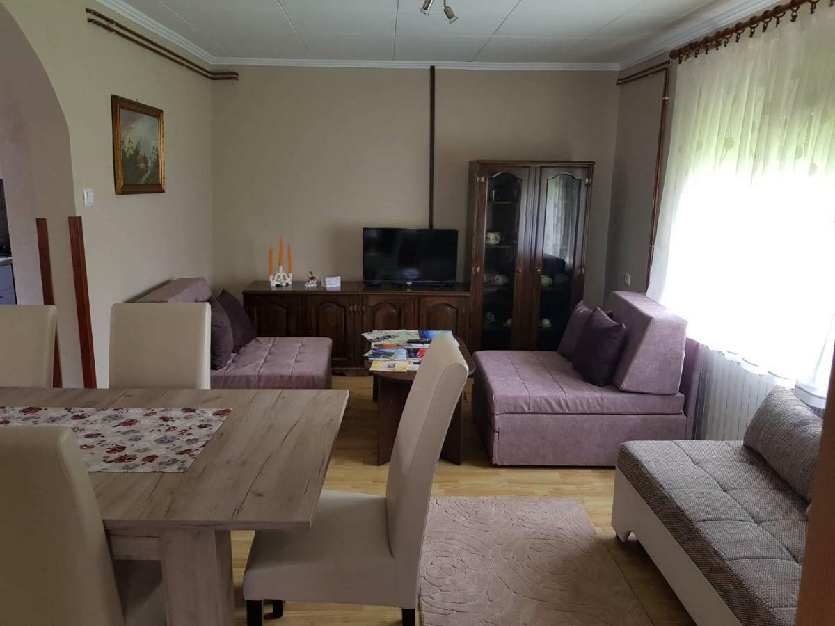 Apartman Anna Ogulin Buitenkant foto