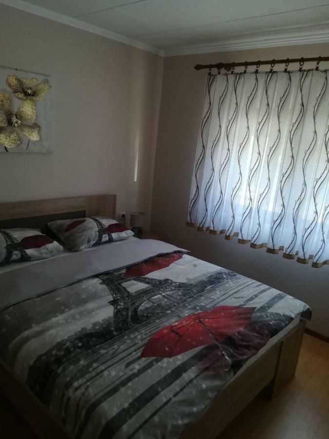 Apartman Anna Ogulin Buitenkant foto